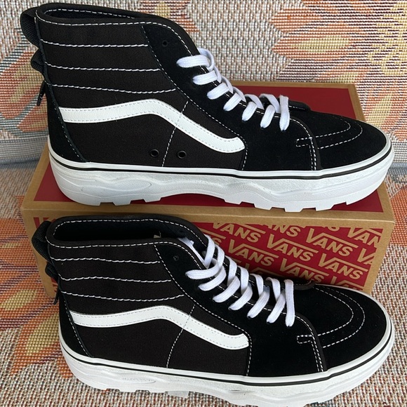 Vans WMNS Sentry Sk8-Hi
Black/White
VN0A5KY5BA2
Sneakers - Picture 7 of 16